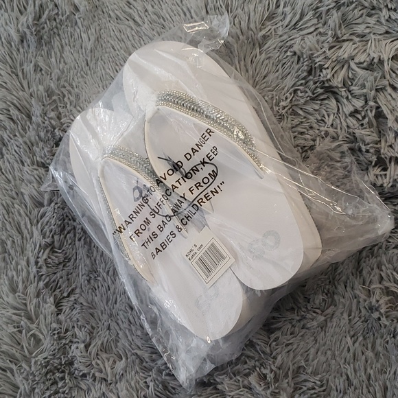 SO Shoes - 🆕️ SO Platform Bling Flip Flops